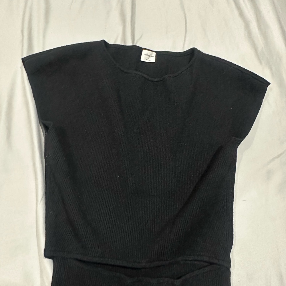 Aritzia Wilfred Free Black Short Sleeve Tee